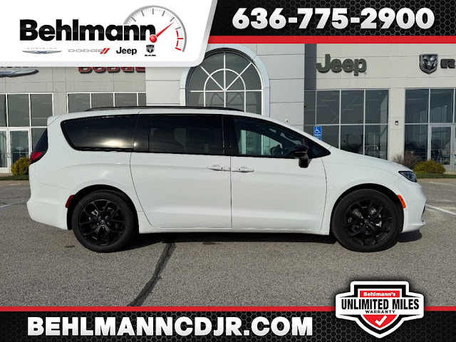 2026 Chrysler Pacifica Select