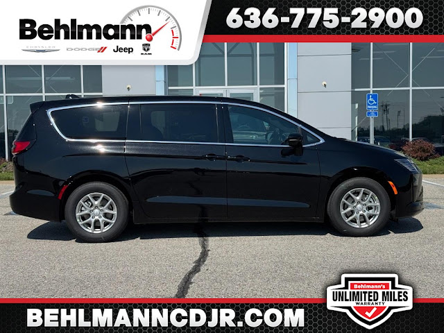 2027 Chrysler Pacifica Select